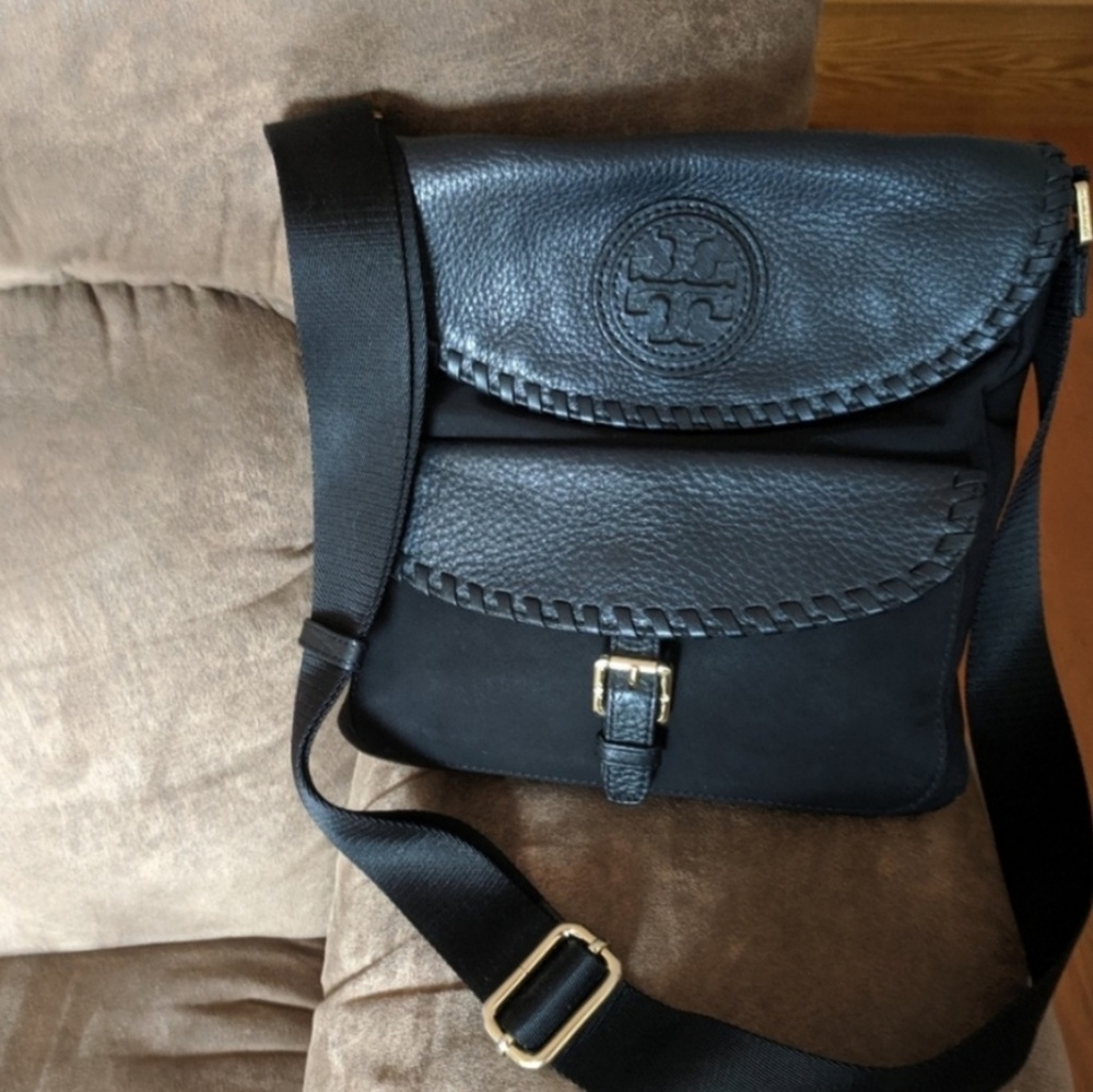 PRICE DEDUCTION😍 BEAUTIFUL TORY BURCH 😍